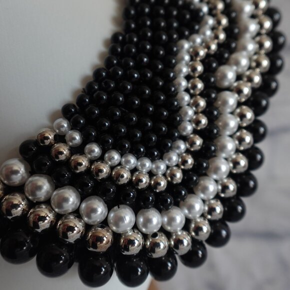 Detachable Beaded collar necklace with ribbon closure - Picture 5 of 10